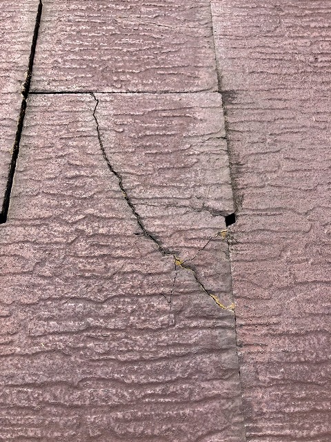 コロニアル材のヒビ割れ